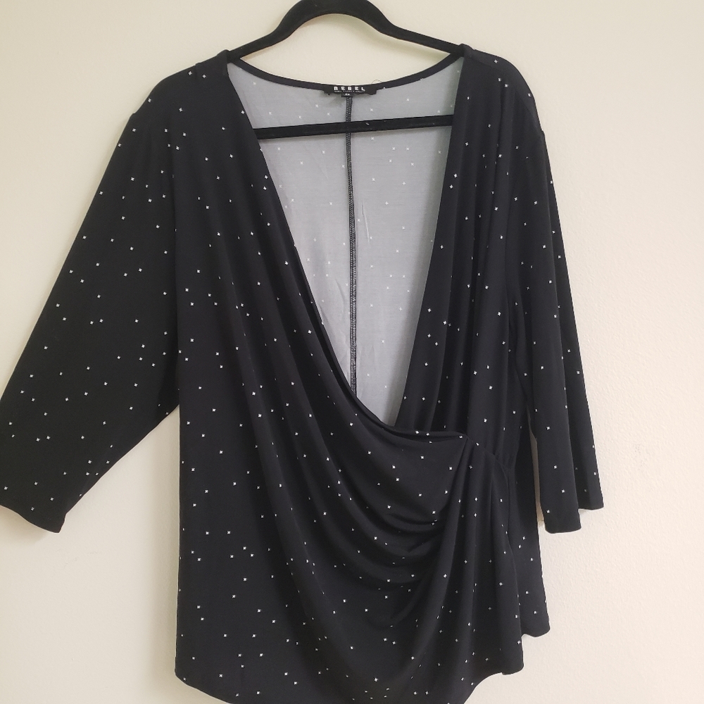 Rebel Wilson black blouse size 2x